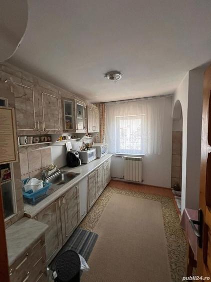 Apartament cu 3 camere semidecomandat în Autogară