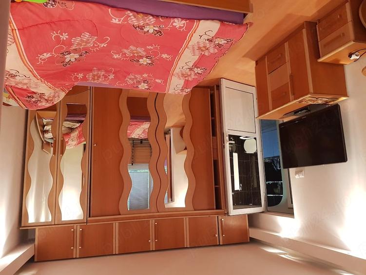 Apartament cu 3 camere decomandat în Drumul Taberei