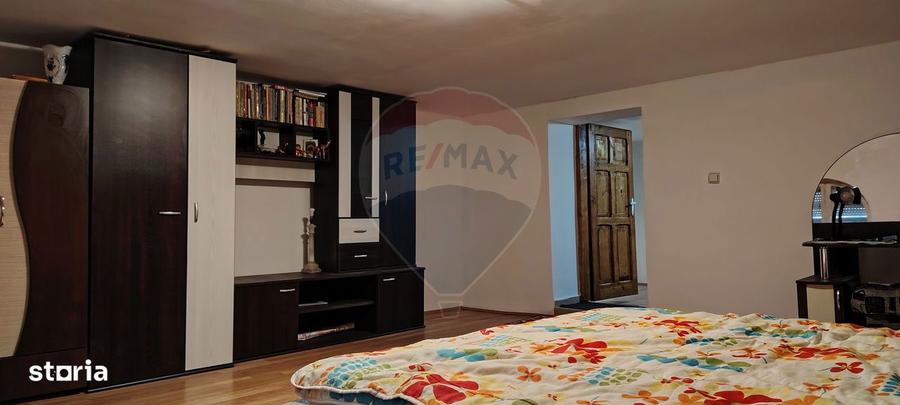 Apartament cu 4 camere, mobilat în Central