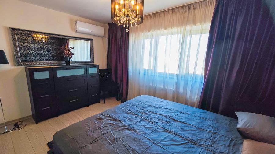 Apartament cu 3 camere decomandat în Panduri