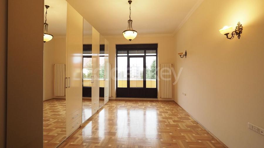 Casă individuală cu 8 camere cu Piscina în Pipera