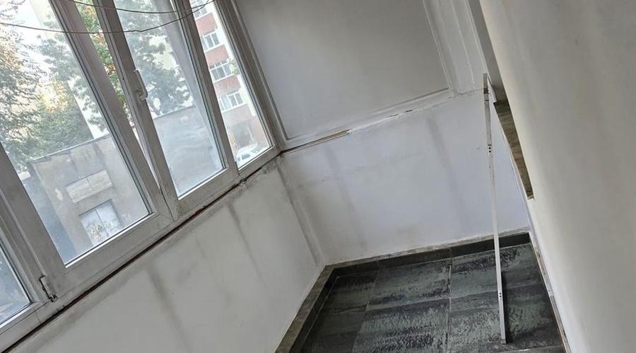 Apartament cu 3 camere semidecomandat în Pantelimon