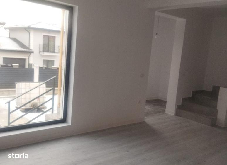 Casă cu 4 camere în Valea Adâncă