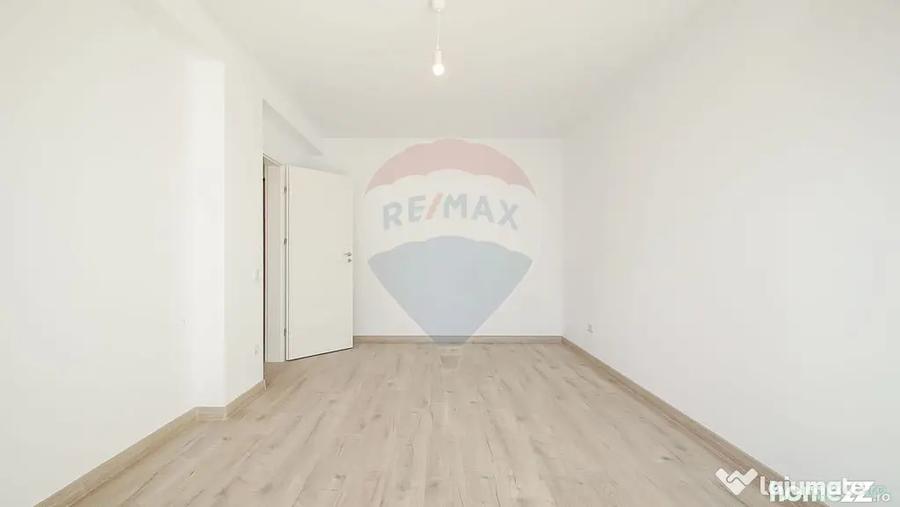 Apartament cu 2 camere decomandat în Tractorul