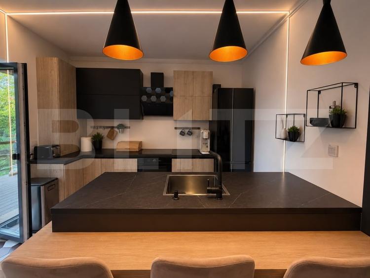 Apartament cu 3 camere decomandat, mobilat în Florilor