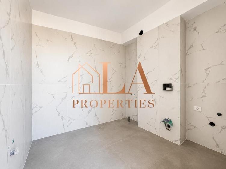 Penthouse cu 3 camere decomandat în Sud-Vest