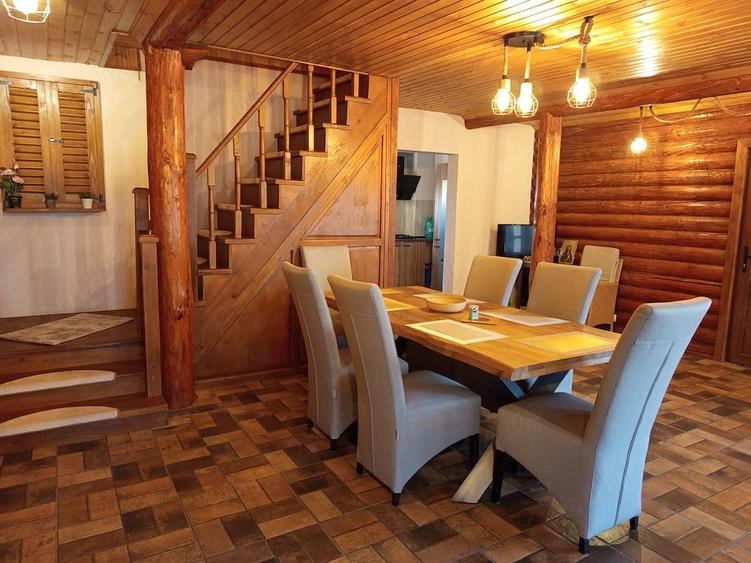 Casă cu 4 camere cu Teren 6240 Mp în Valea Mare