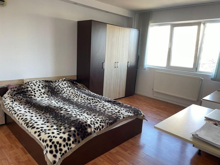 Garsonieră decomandată, mobilată în Complex Studențesc