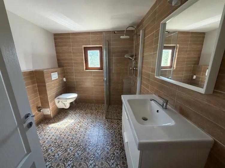 Duplex cu 5 camere cu Canalizare în Central