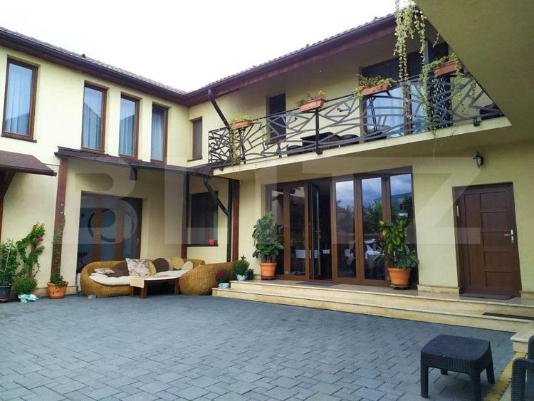 Casă individuală cu 12 camere cu Teren 690 Mp în Cetate