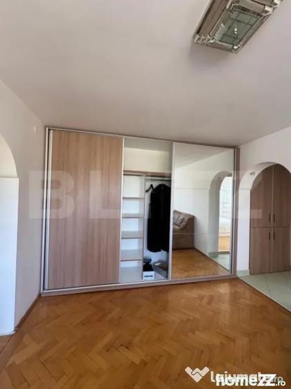Apartament cu 3 camere semidecomandat în Central