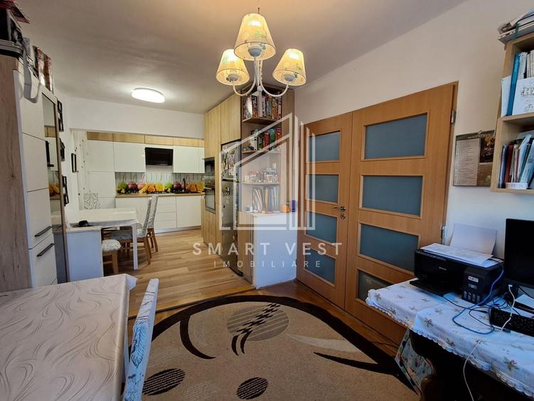 Apartament cu 3 camere semidecomandat, mobilat în Micro 16