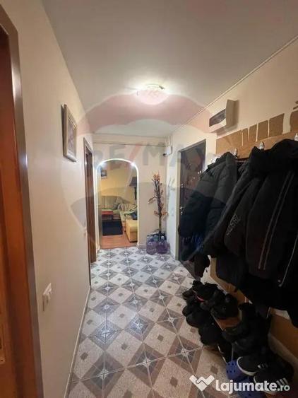 Apartament cu 4 camere decomandat în Central