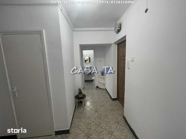 Apartament cu 4 camere decomandat în Central