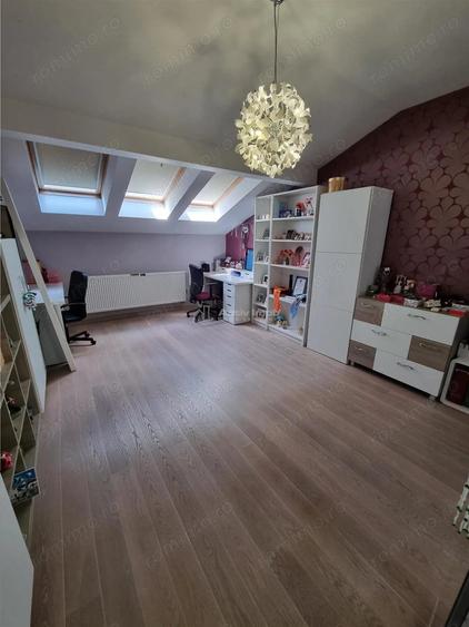 Casă cu Teren 1659 Mp în Central