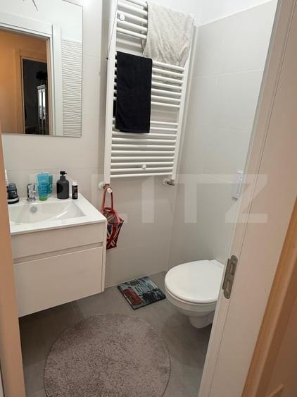 Apartament cu 3 camere decomandat în Tractorul