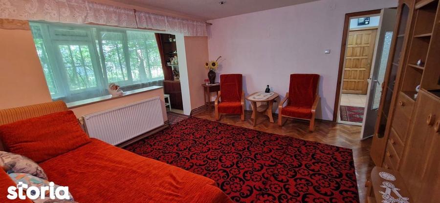 Apartament cu 2 camere semidecomandat în Girocului