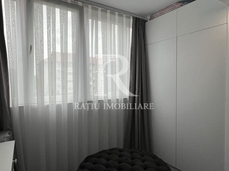 Apartament cu 3 camere nedecomandat, mobilat în Nufărul