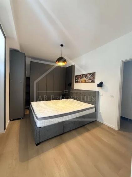 Apartament cu 2 camere decomandat, mobilat în P-ța Victoriei