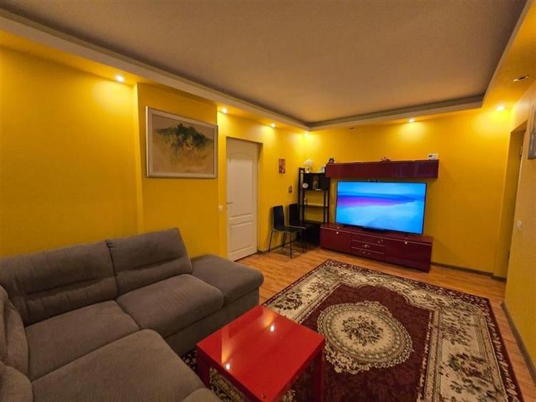 Apartament cu 3 camere semidecomandat în Bucureștii Noi