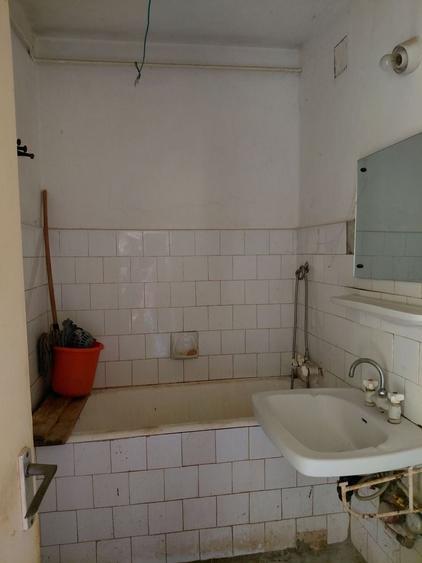 Apartament cu 3 camere decomandat în Micro 16