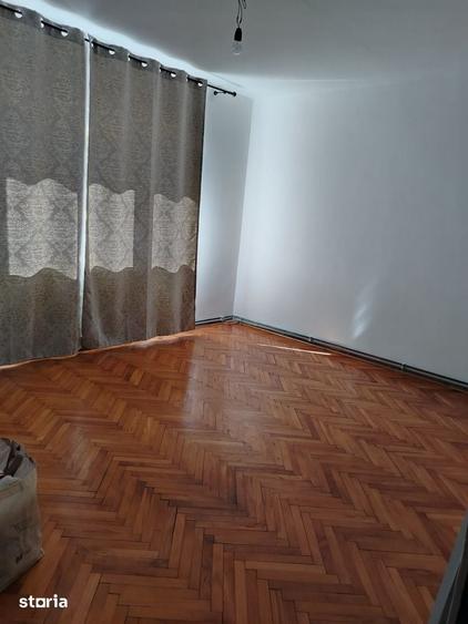 Apartament cu 3 camere decomandat în Republicii