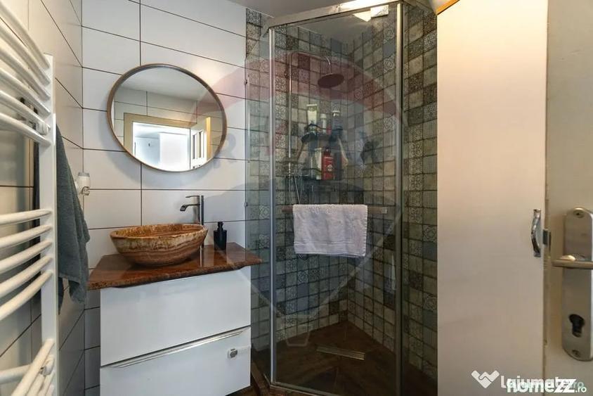 Apartament cu 3 camere nedecomandat în Schei