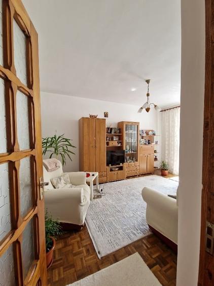 Apartament cu 3 camere decomandat, mobilat în Central