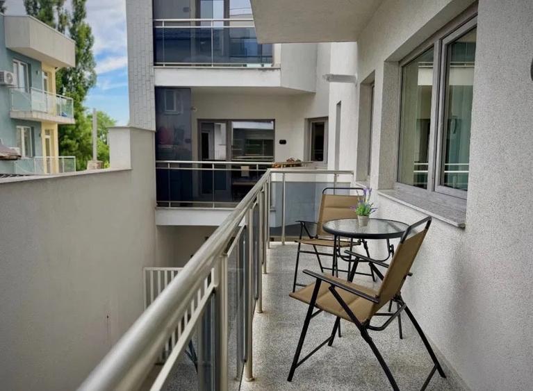 Apartament cu 2 camere semidecomandat, mobilat în 1 Mai