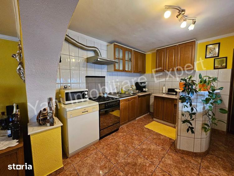Casă cu 6 camere cu Teren 557 Mp în Central