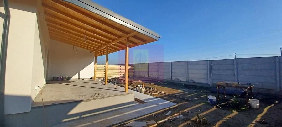 Casă cu 4 camere cu Teren 478 Mp în Săbăreni