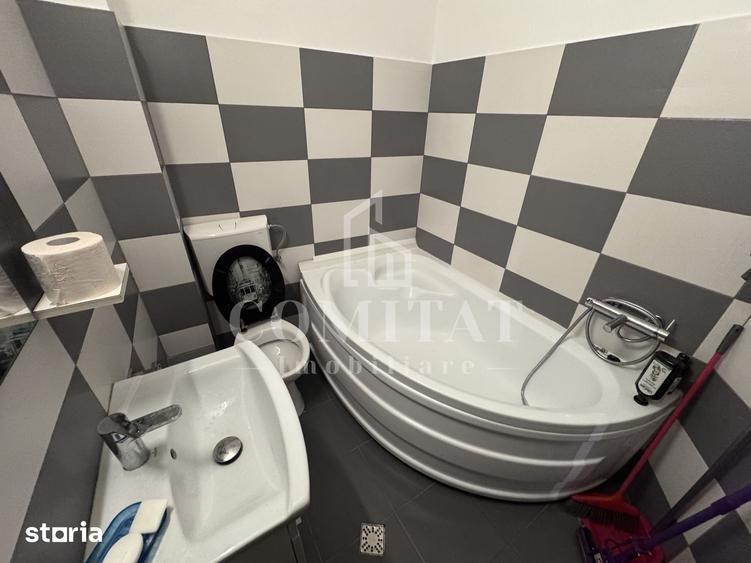 Apartament cu 3 camere semidecomandat în Central