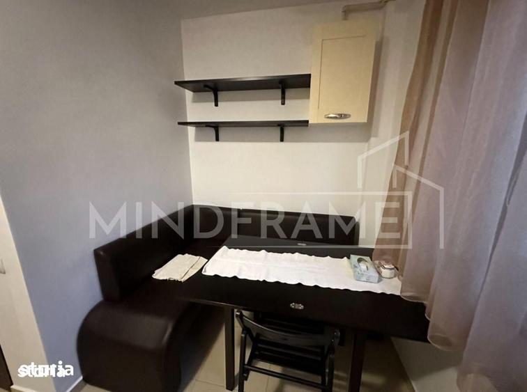 Apartament cu 3 camere în Apărătorii Patriei