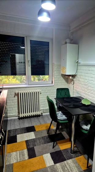 Apartament cu 2 camere semidecomandat în Podu Roș