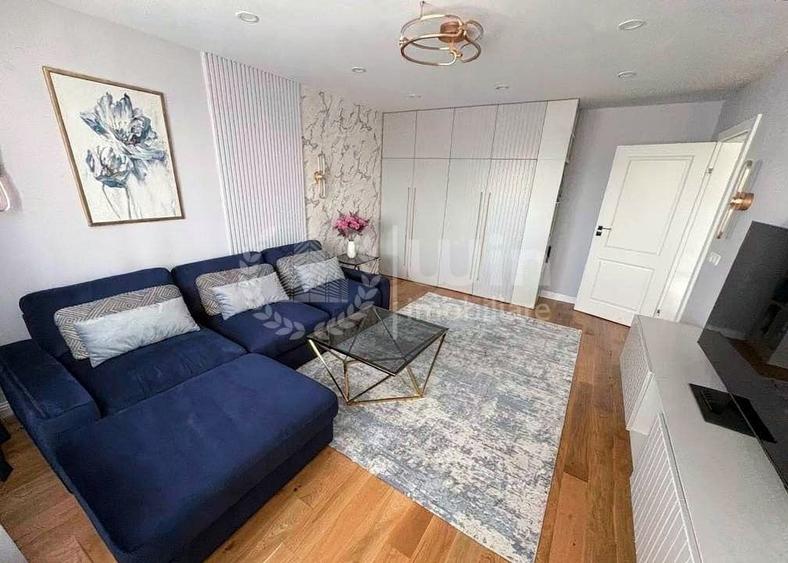 Apartament cu 4 camere decomandat, mobilat în Plopilor