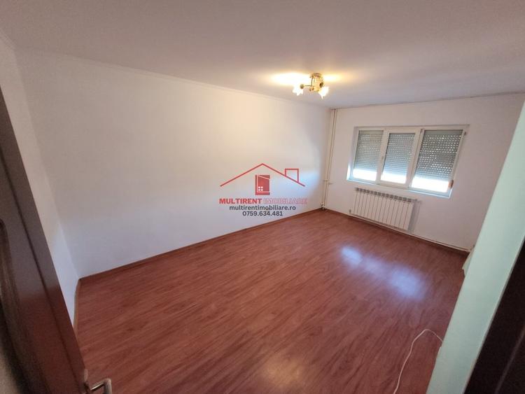 Apartament cu 3 camere decomandat în Piața Nouă