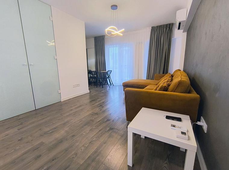 Apartament cu 3 camere semidecomandat, mobilat în Aviației