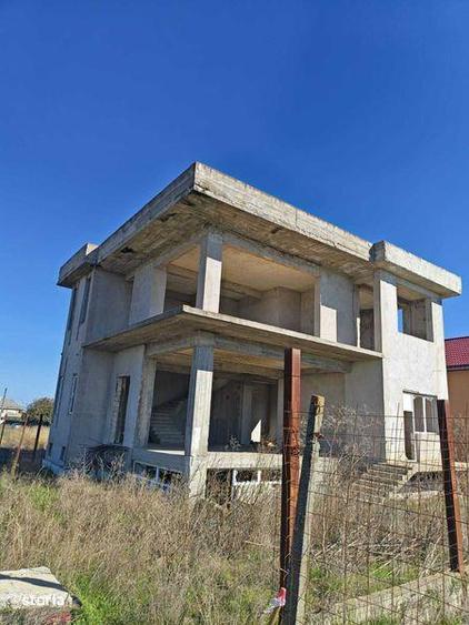 Casă cu 4 camere cu Teren 450 Mp în Km 4