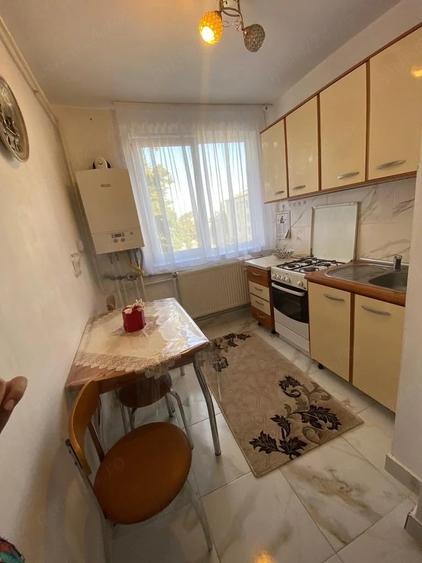 Apartament cu 3 camere semidecomandat în Central