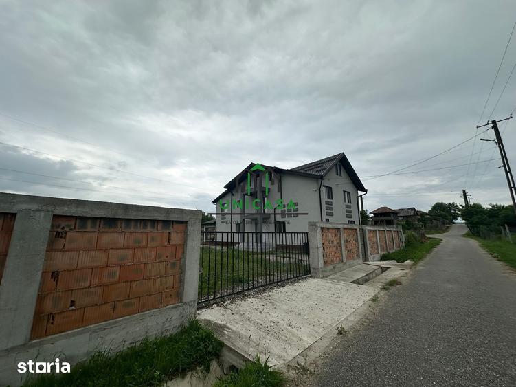 Casă cu 8 camere cu Teren 2000 Mp în Băbeni
