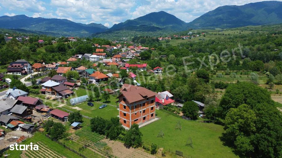 Casă cu Teren 1183 Mp în Corbeni