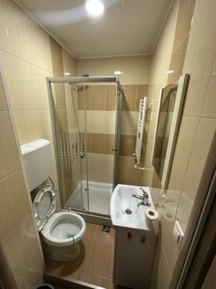 Garsonieră decomandată, mobilată în Central