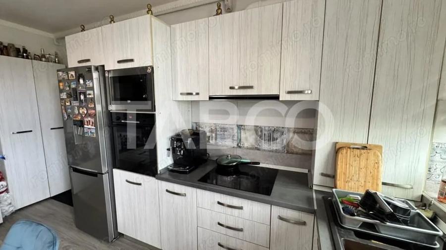 Apartament cu 3 camere semidecomandat în Central