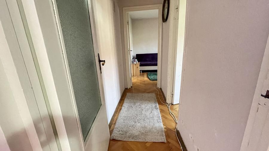 Apartament cu 3 camere semidecomandat în Cetății