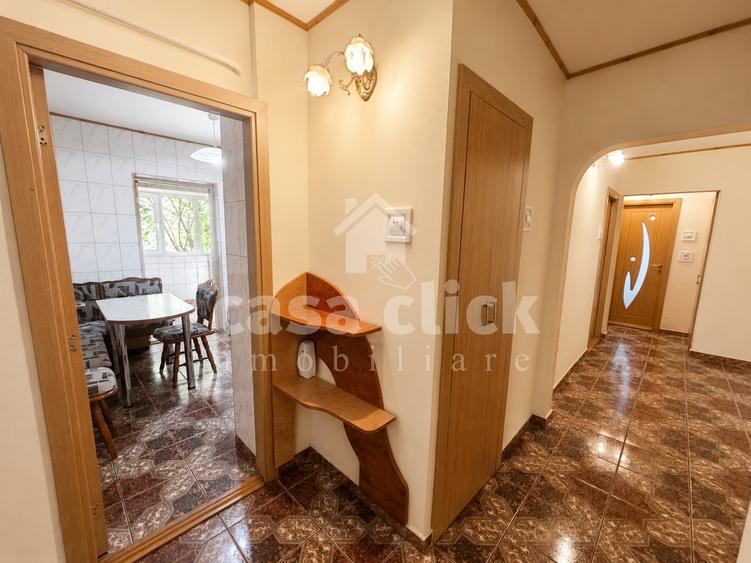Apartament cu 3 camere decomandat în