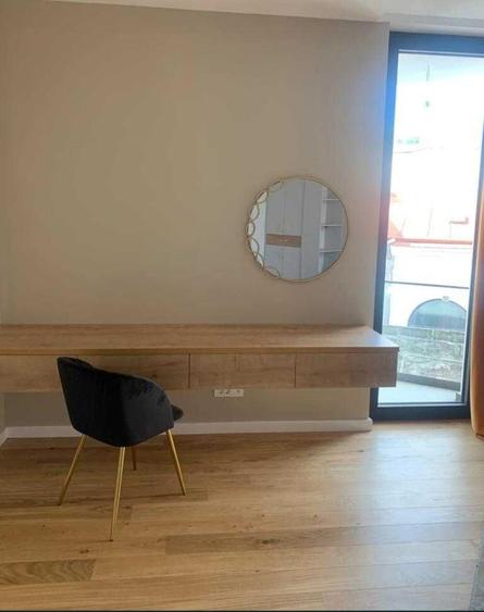 Apartament cu 2 camere semidecomandat, mobilat în P-ța Victoriei
