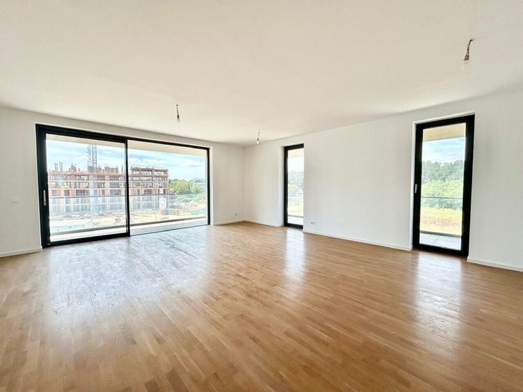 Apartament cu 4 camere decomandat în Băneasa