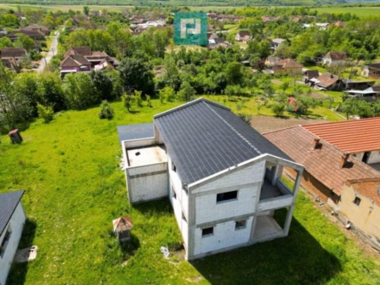 Casă individuală cu 5 camere cu Canalizare în Buteni