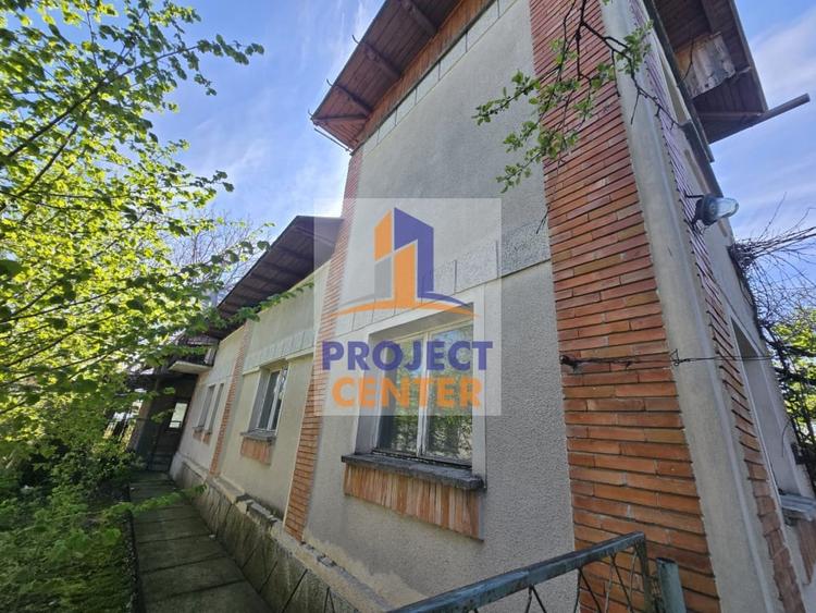Casă individuală cu 4 camere cu Canalizare în Leordeni