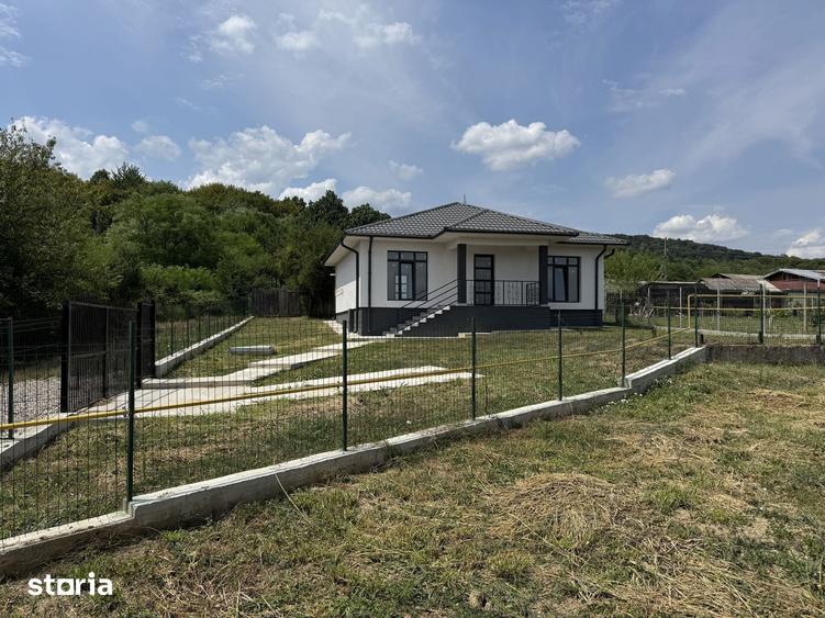 Casă cu 3 camere cu Teren 500 Mp în Mihăești